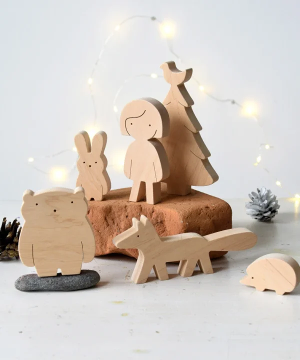 Medinių žaislų rinkinys „Mergaitė ir miško žvėreliai"