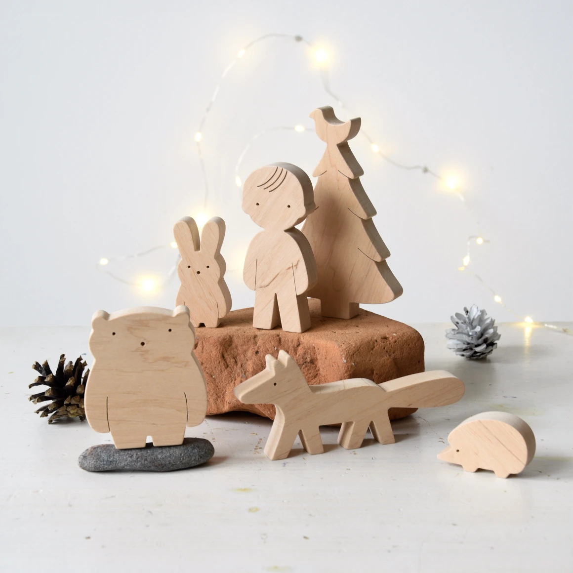 Medinių žaislų rinkinys „Berniukas ir miško žvėreliai"