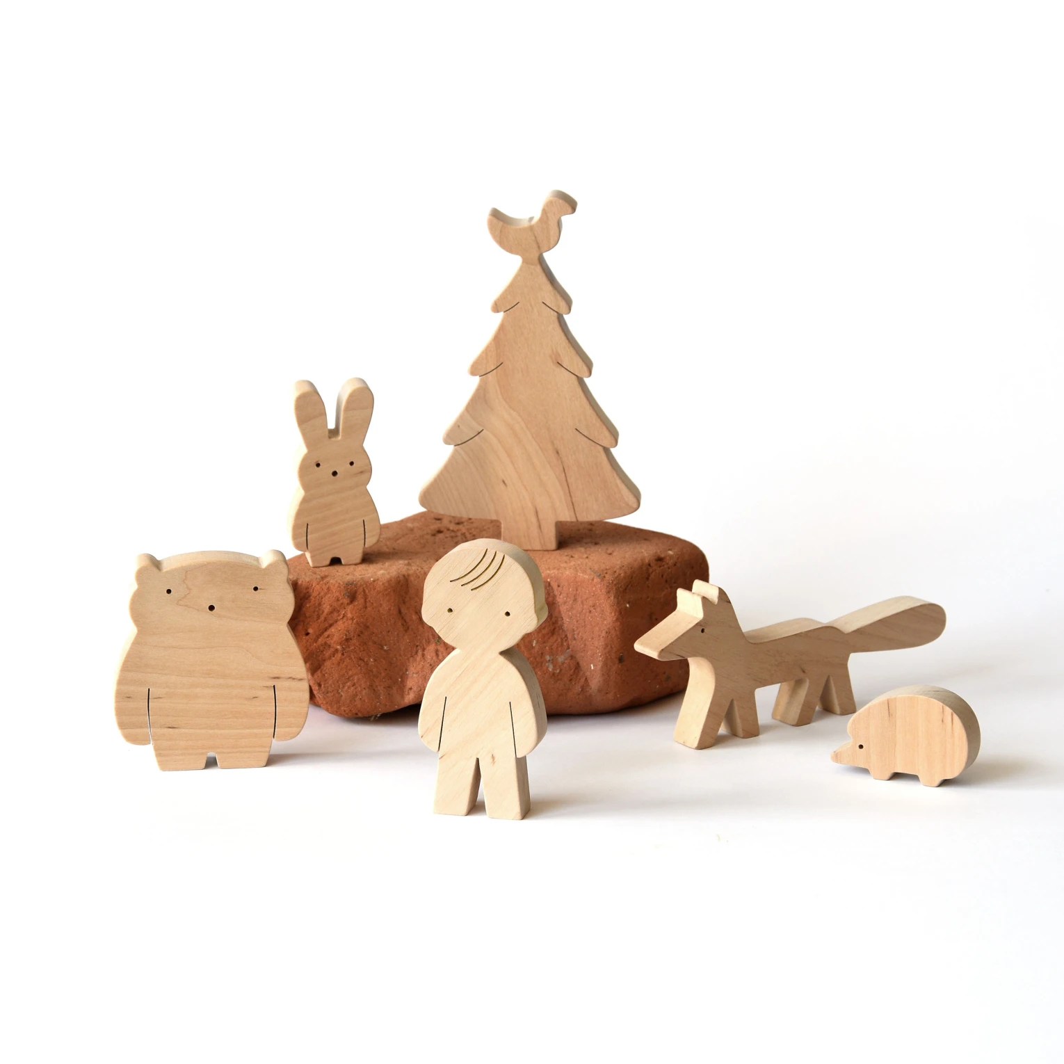 Medinių žaislų rinkinys „Berniukas ir miško žvėreliai"